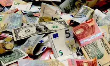 القبض على متهم بغسل 70 مليون جنيه من المخدرات.. وضبط عملات أجنبية بقيمة 13 مليون