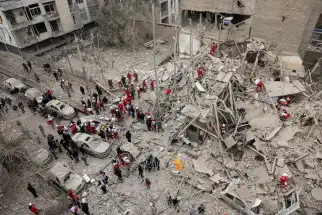 حرب إيران تدفع الشركات العالمية على بيع أسهمها