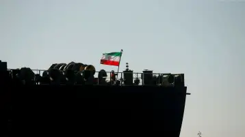 أسطول الأشباح يبحر صامتاً إلى مصافى إبريق الشاى