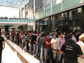 «الطابور».. هو المنتج الفعلى فى لعبة «الذعر التسويقى»!
