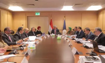 وزير السياحة يعلن مد برنامج تحفيز الطيران الحالى.. حتى هذا الموعد